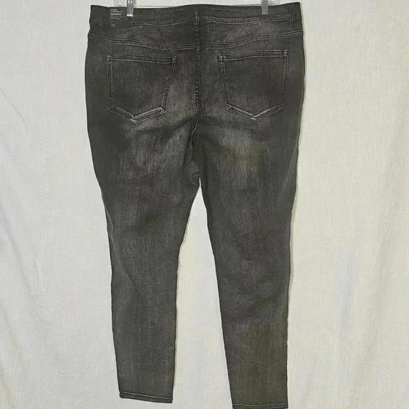 NWT Lane Bryant Mid Rise Super Stretchy Skinny Black Distressed Jeans SZ 24 - Picture 5 of 12